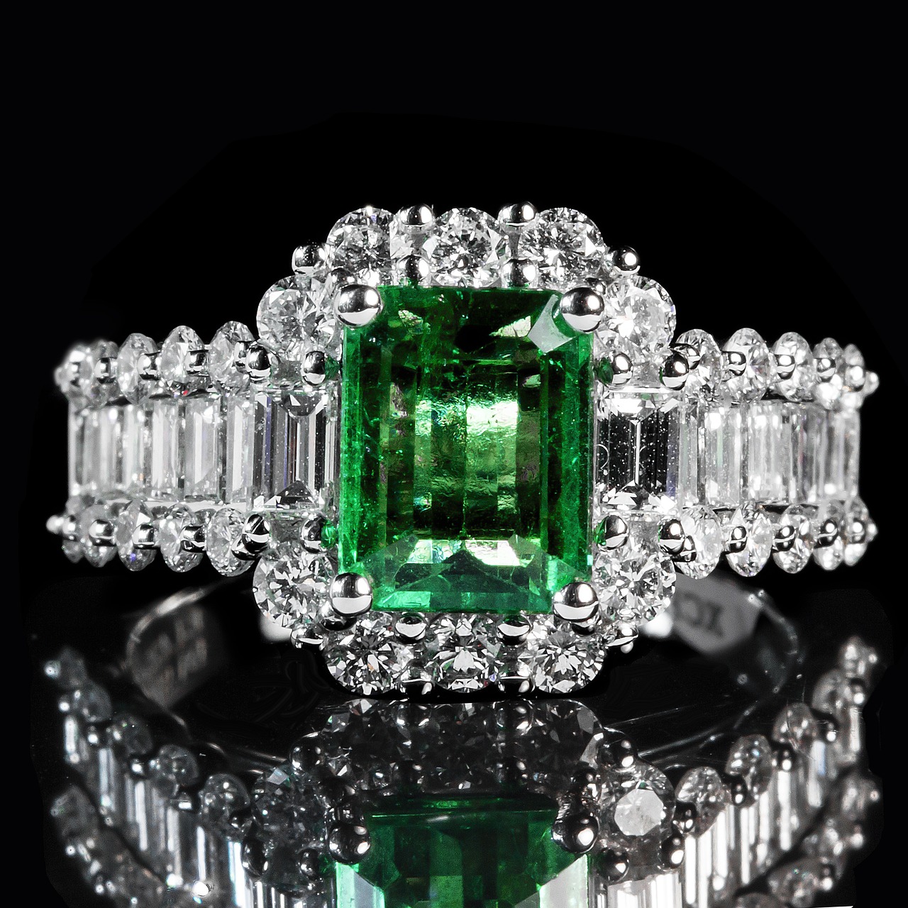 emerald-ring-luxury-accessories-1137413