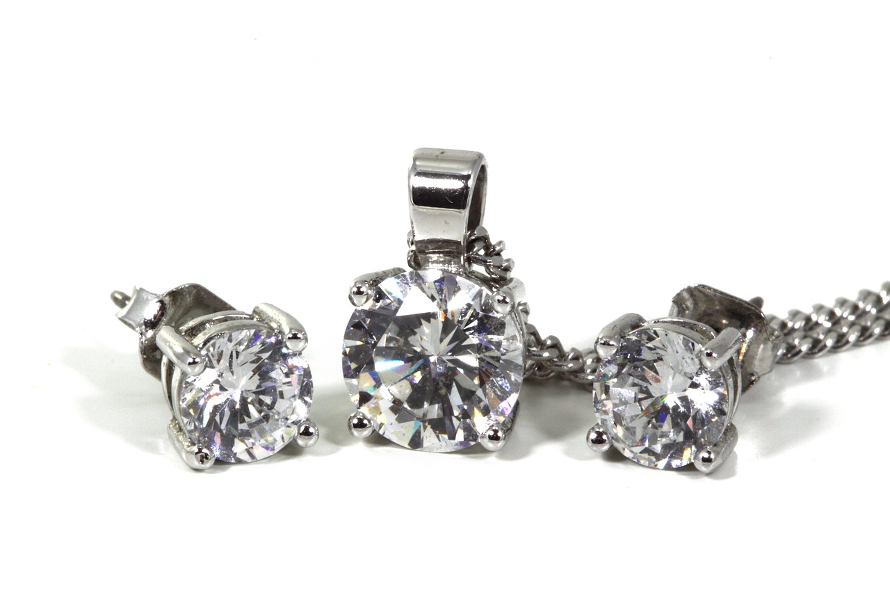 jewellery-earrings-necklace-2043