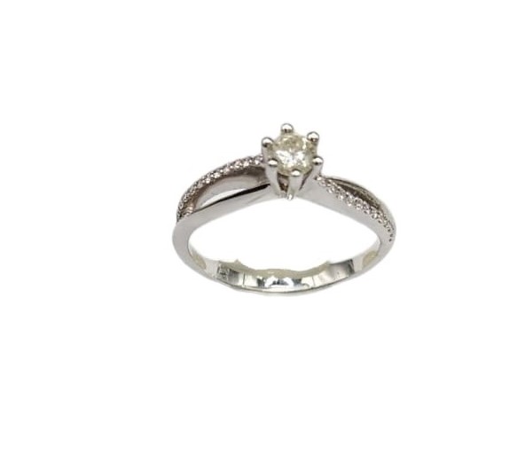 diamond-ring-jewelry-2594307.jpg