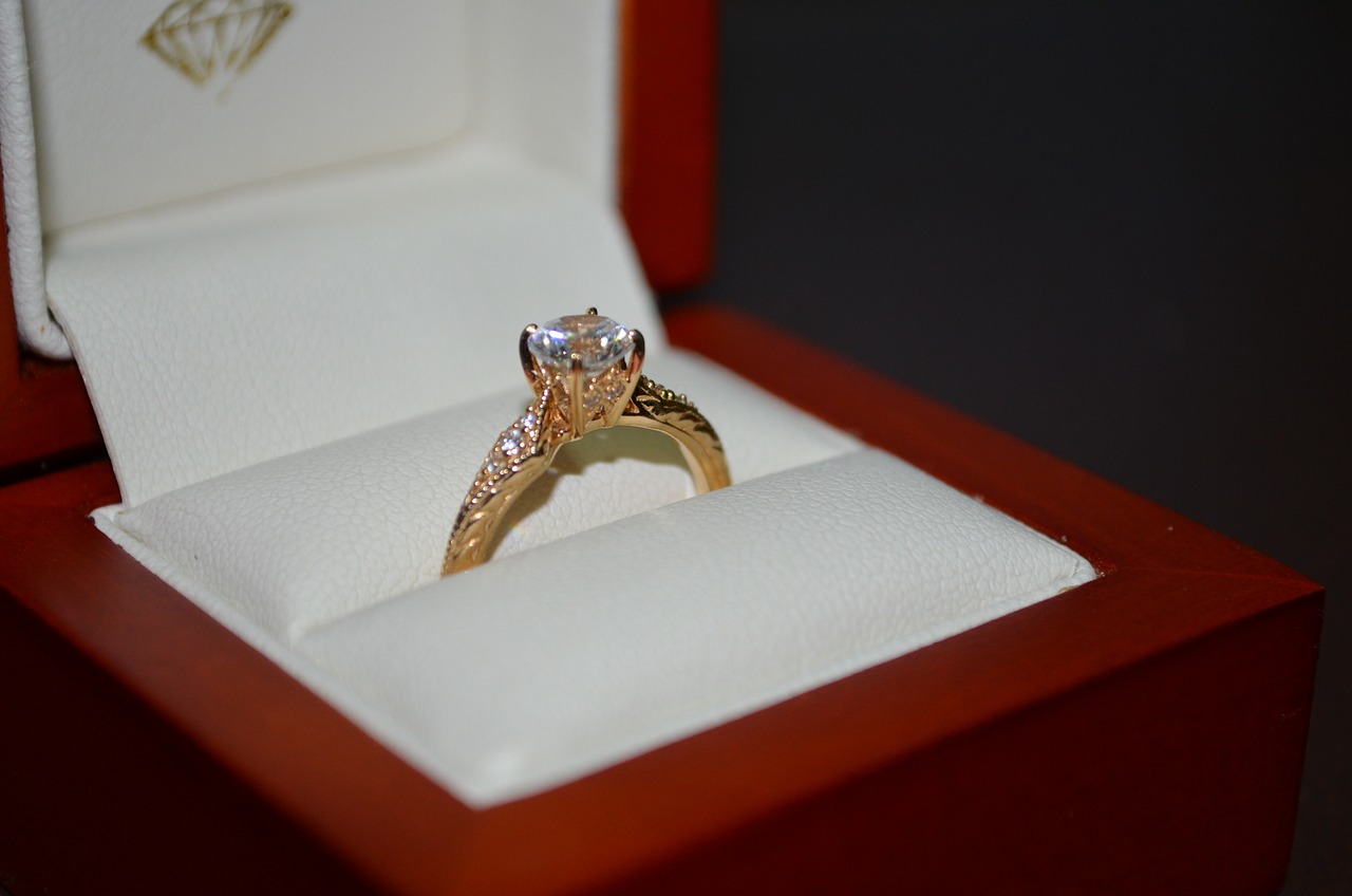 ring-jewlry-engagement-879932