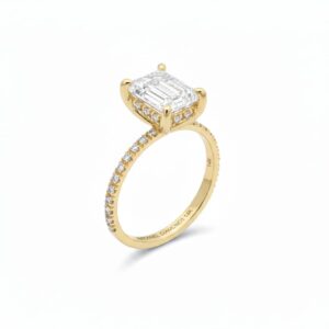 טבעת יהלומים - The Luxe Emerald‑Cut Halo Ring