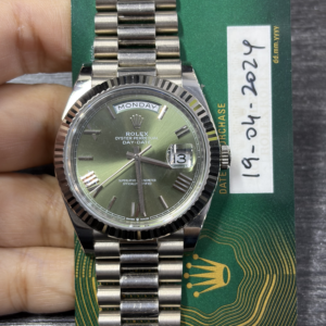 Rolex Day-Date 40 White Gold / Green Roman 228239-0033